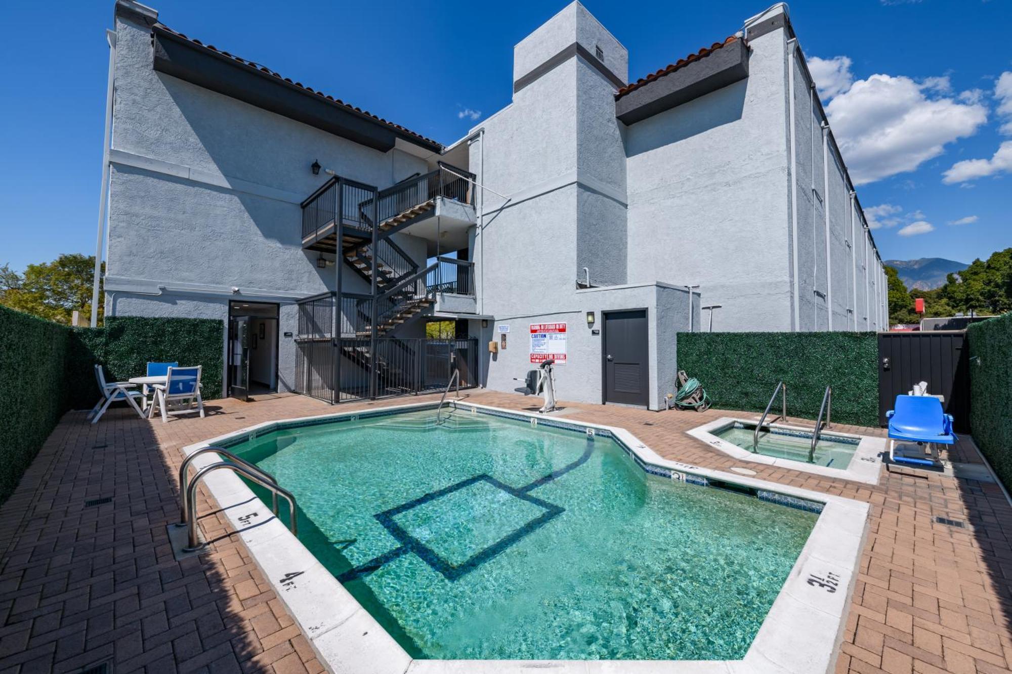 Hyland Inn Near Pasadena Civic Center מראה חיצוני תמונה
